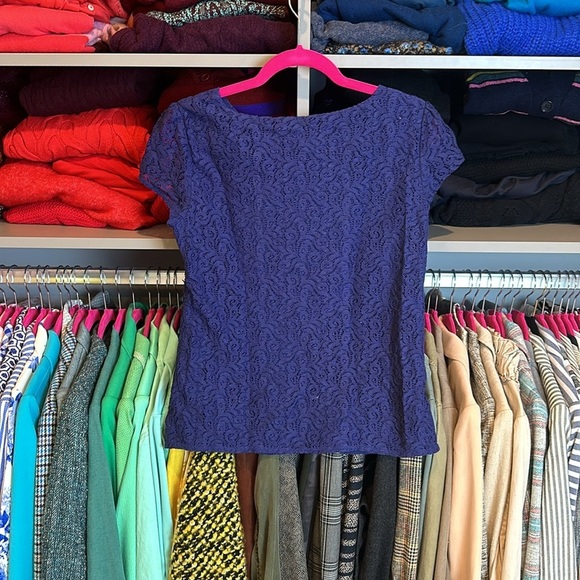 Loft navy lace with sequins cap sleeve scoop neck top size XS - Picture 3 of 3